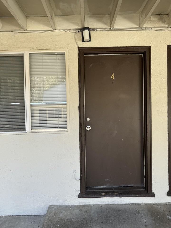 1028/1032 Glenwood Way - Photo 2 of 13