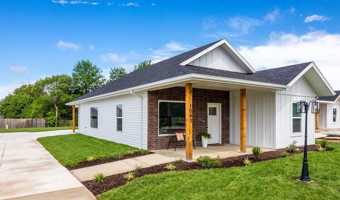 featured image of 923 N Blake Ave