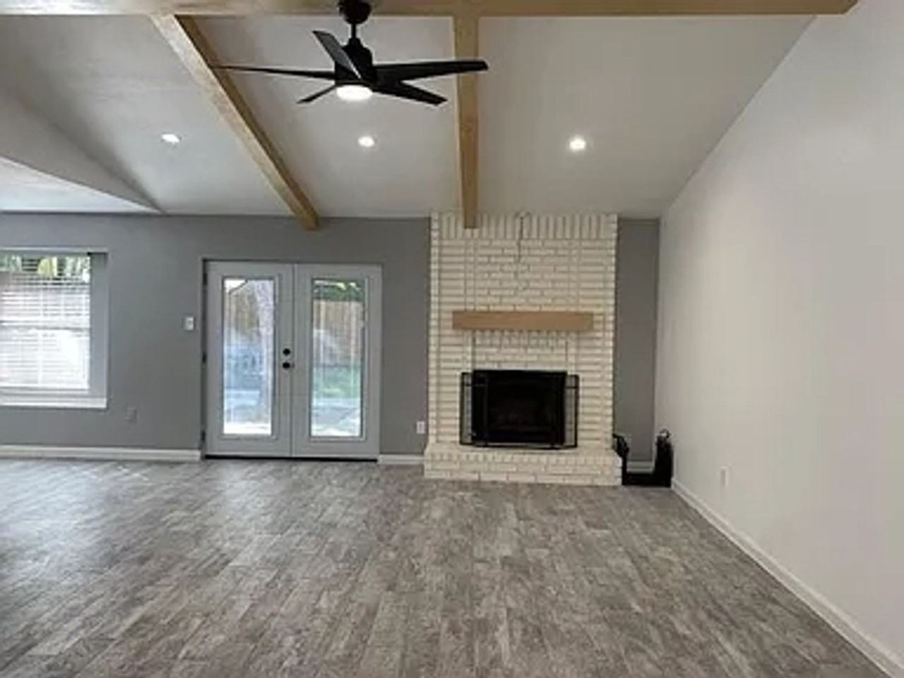 2106 Reverchon Dr - Photo 3 of 13