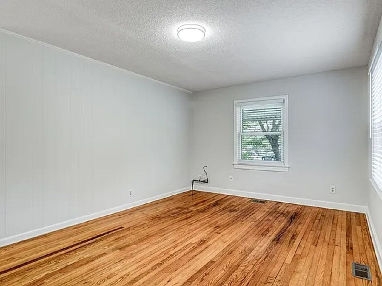 2735 Robin Hood Dr - Photo 3 of 19