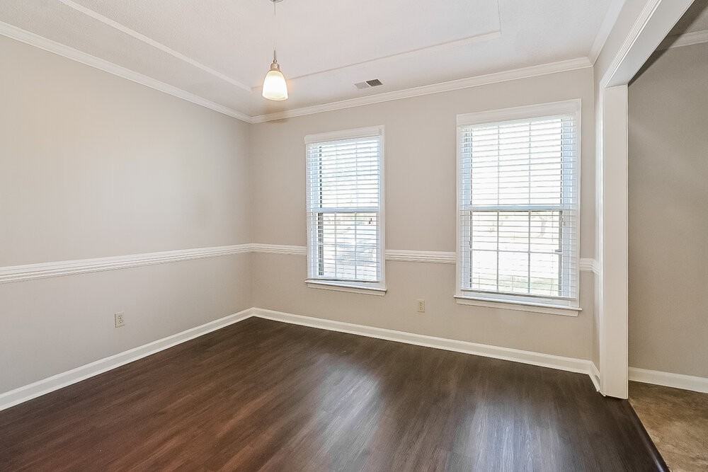7363 Richmond Rd - Photo 6 of 17