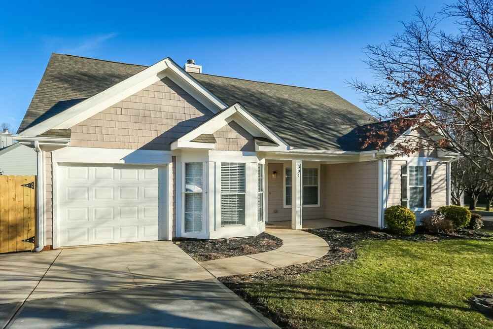 301 Cedarcroft Dr - Photo 4 of 16