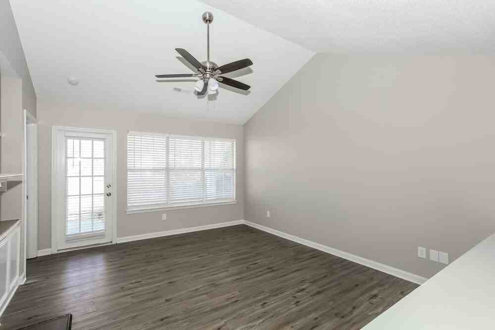 301 Cedarcroft Dr - Photo 7 of 16