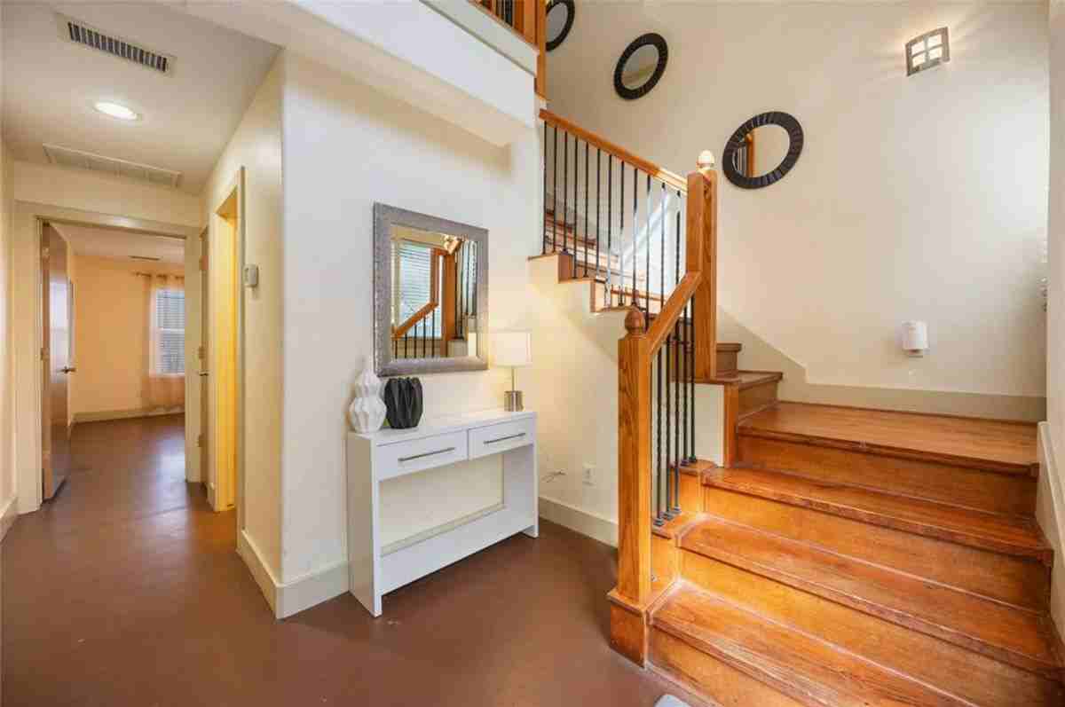 3408 St Emanuel St - Photo 2 of 9