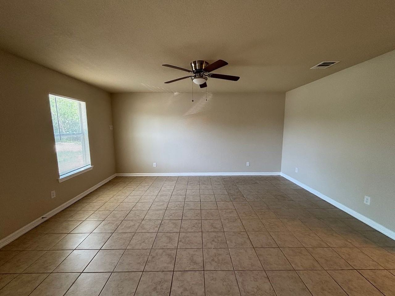 106 Carranza St - Photo 3 of 14