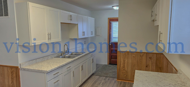 1035 Summit St - Photo 2 of 18