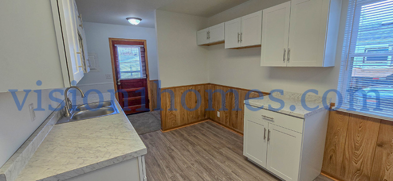 1035 Summit St - Photo 3 of 18