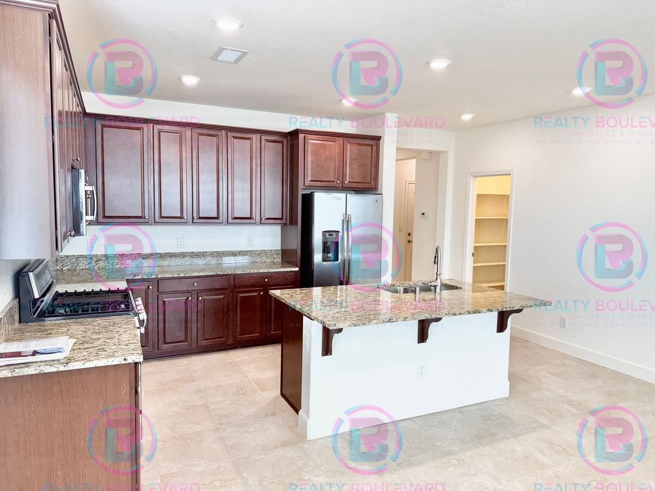 7280 Quill Dr - Photo 3 of 24