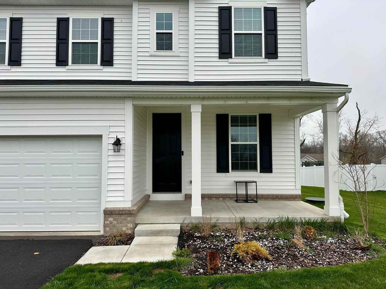 2055 Mandarin Dr - Photo 2 of 24