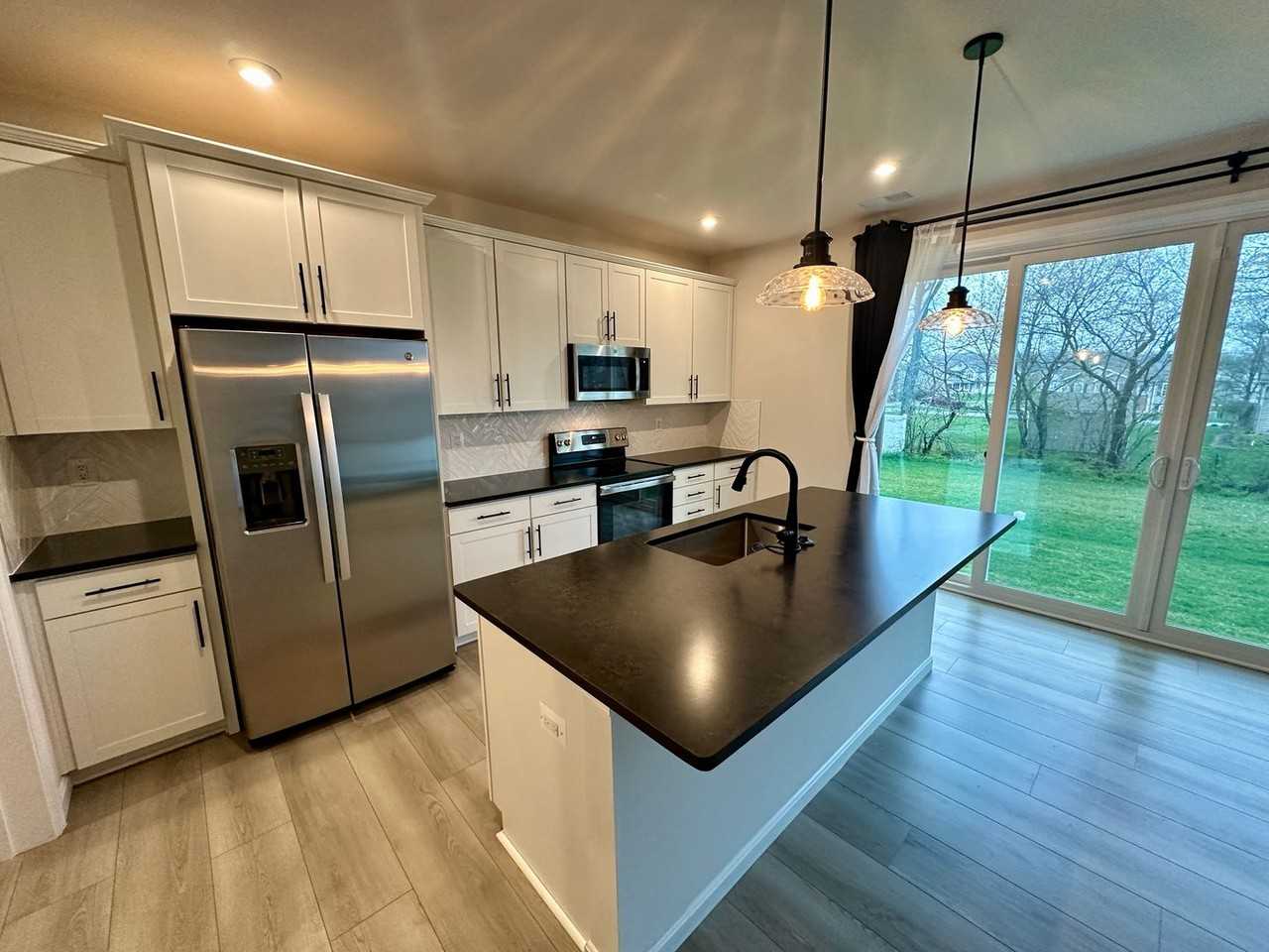 2055 Mandarin Dr - Photo 3 of 24