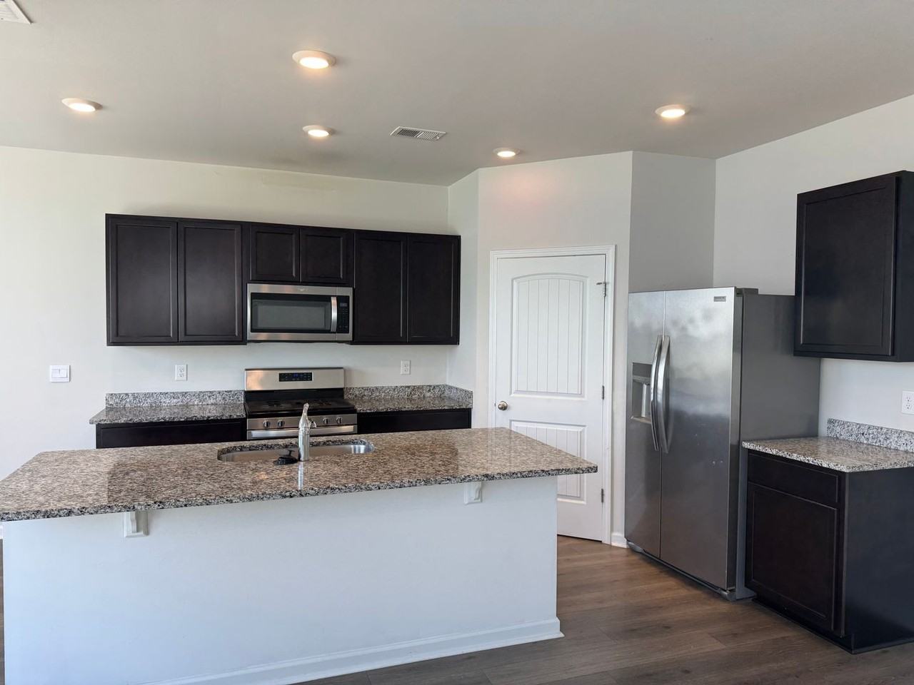 7704 Stapleton Chase Dr - Photo 3 of 31