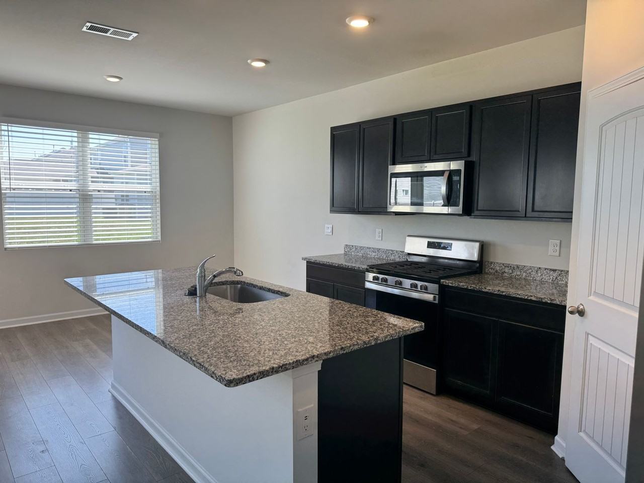 7704 Stapleton Chase Dr - Photo 4 of 31