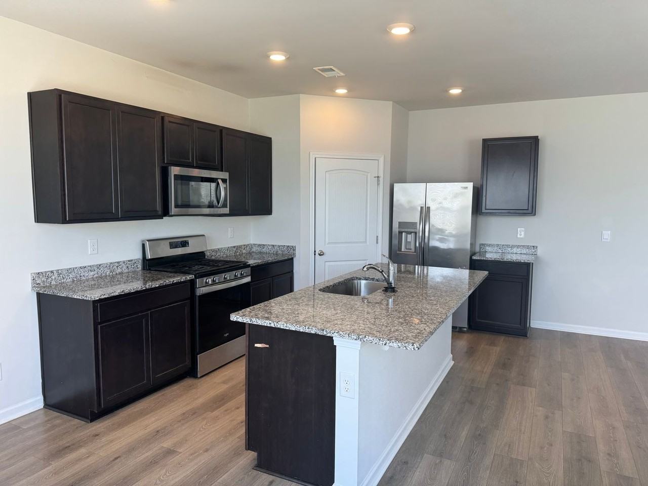 7704 Stapleton Chase Dr - Photo 6 of 31