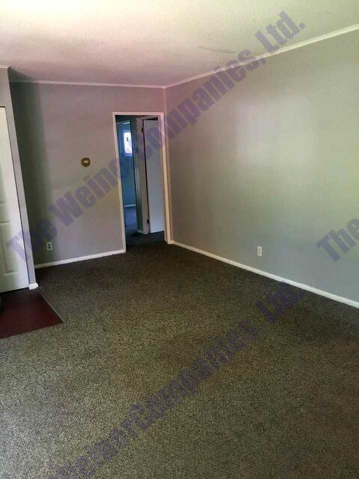 1404 S Cottage Grove Ave - Photo 3 of 9