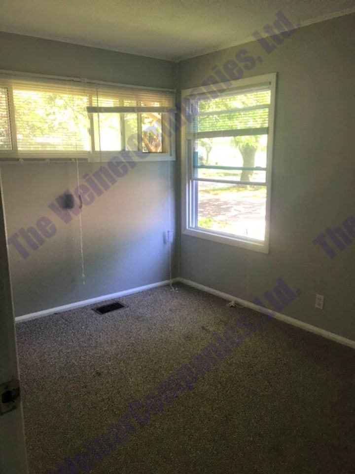 1404 S Cottage Grove Ave - Photo 5 of 9