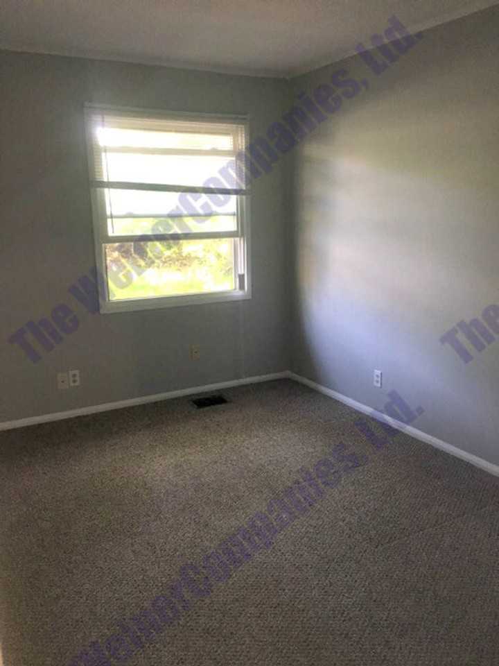 1404 S Cottage Grove Ave - Photo 7 of 9