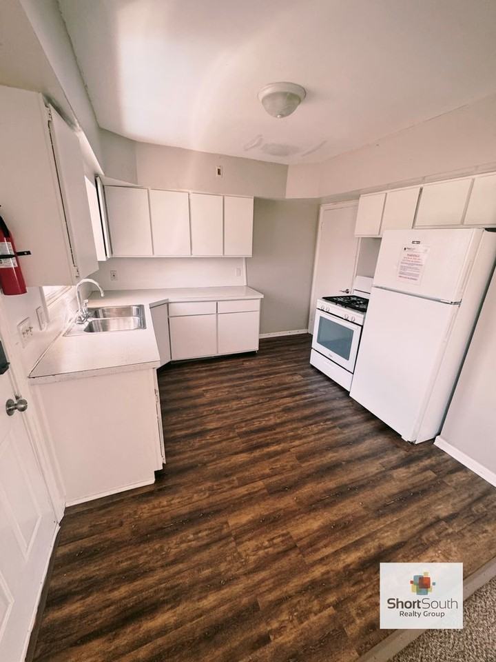 902 Hays Park Ave - Photo 3 of 13