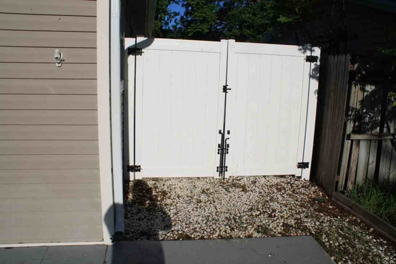 4131 Las Vegas Dr - Photo 3 of 20