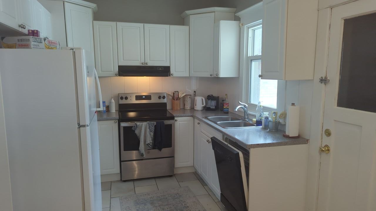 1073 Richmond Street #1 - Photo 4 of 10