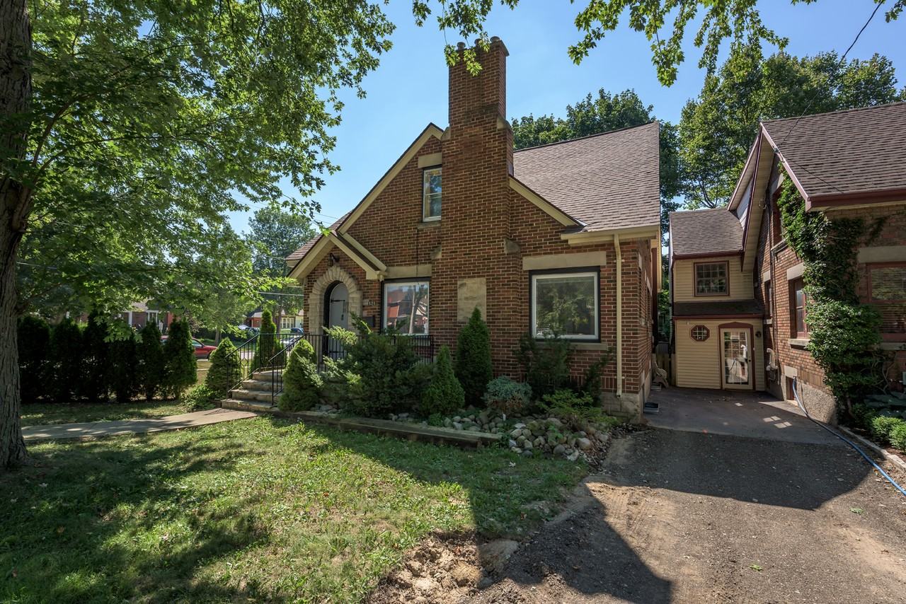 525 Grosvenor Street - Photo 5 of 42