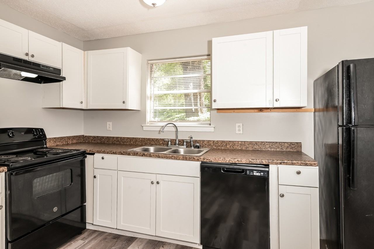 626 Hickory Ct - Photo 4 of 15