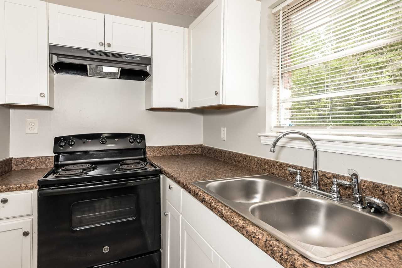 626 Hickory Ct - Photo 5 of 15