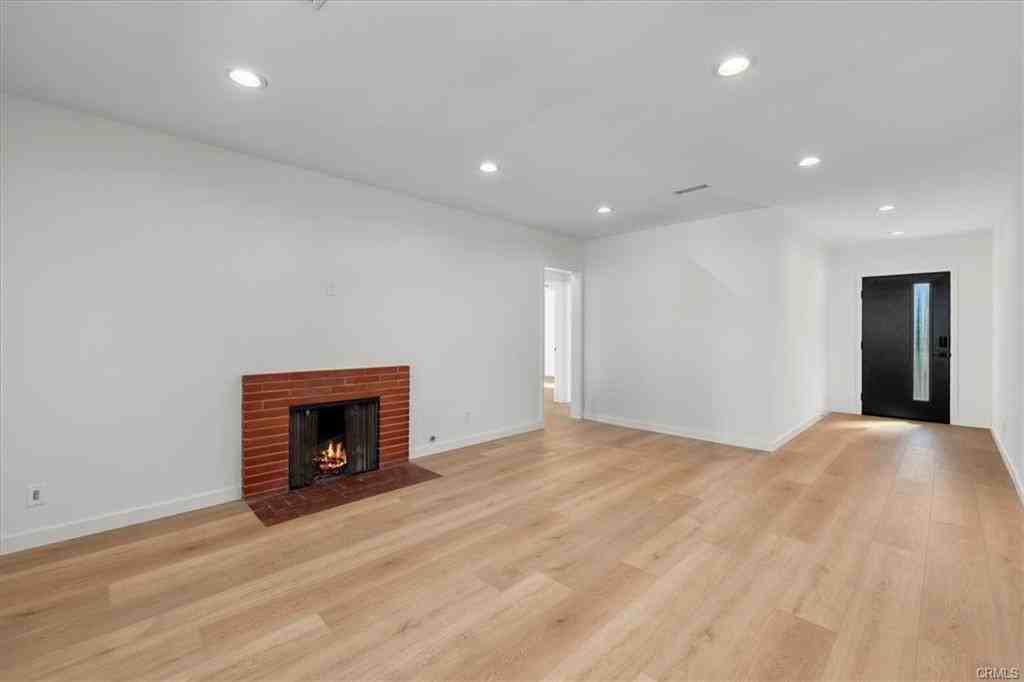 1323 Hickory Ave - Photo 2 of 8