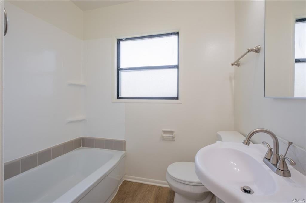 10007 Burnet Ave - Photo 2 of 8