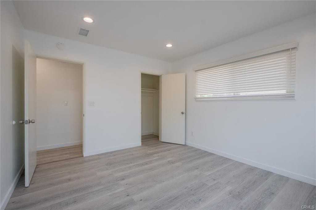 10007 Burnet Ave - Photo 3 of 8