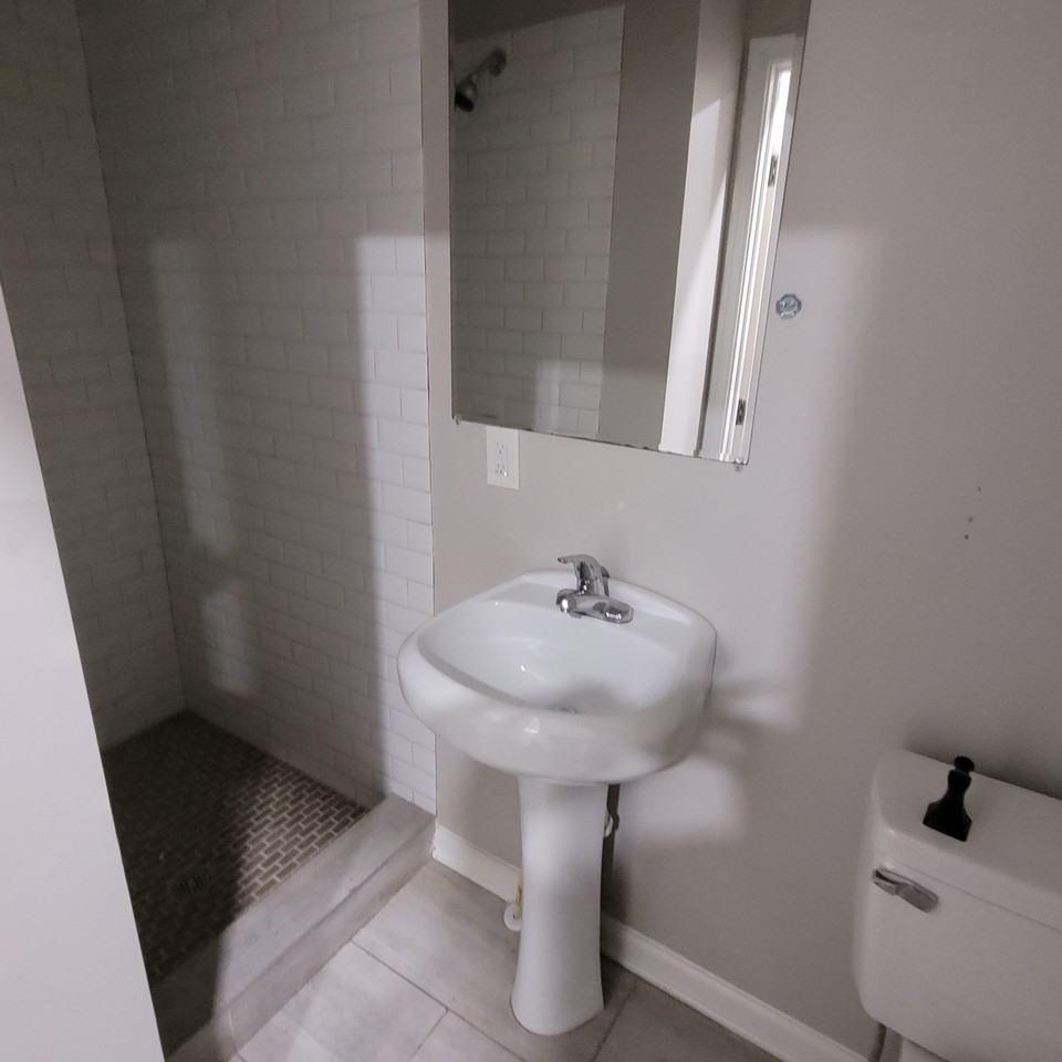 North Luzerne Avenue - Photo 5 of 13