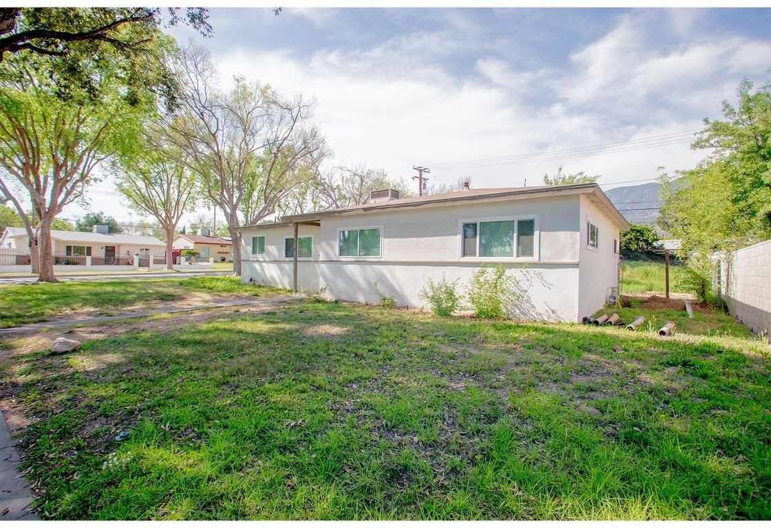 496 W 48th St - Photo 2 of 10