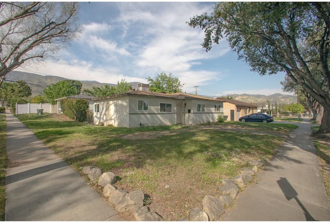 496 W 48th St - Photo 3 of 10