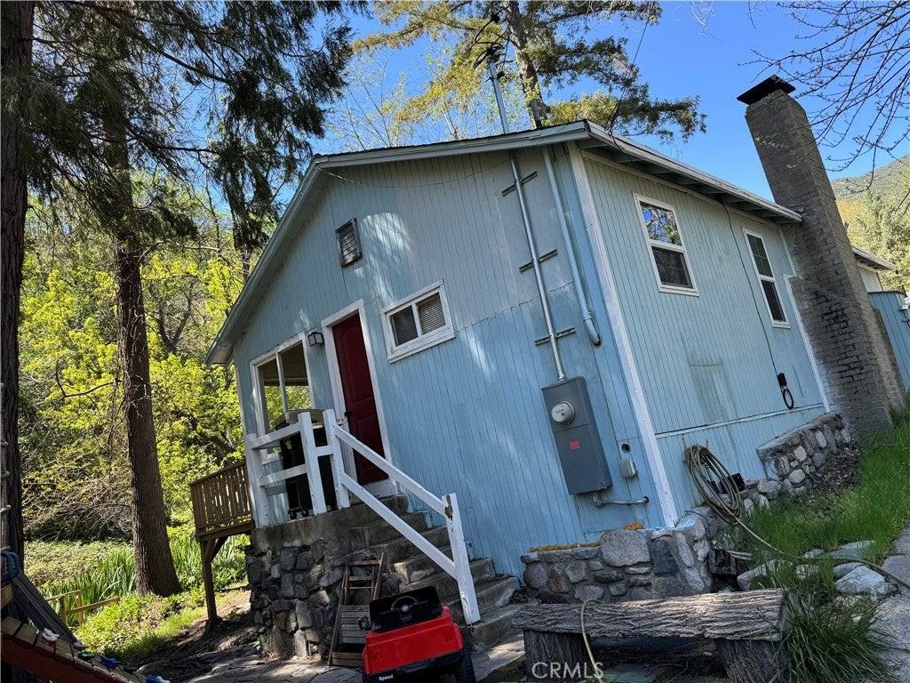 14043 Meadow Ln - Photo 2 of 7