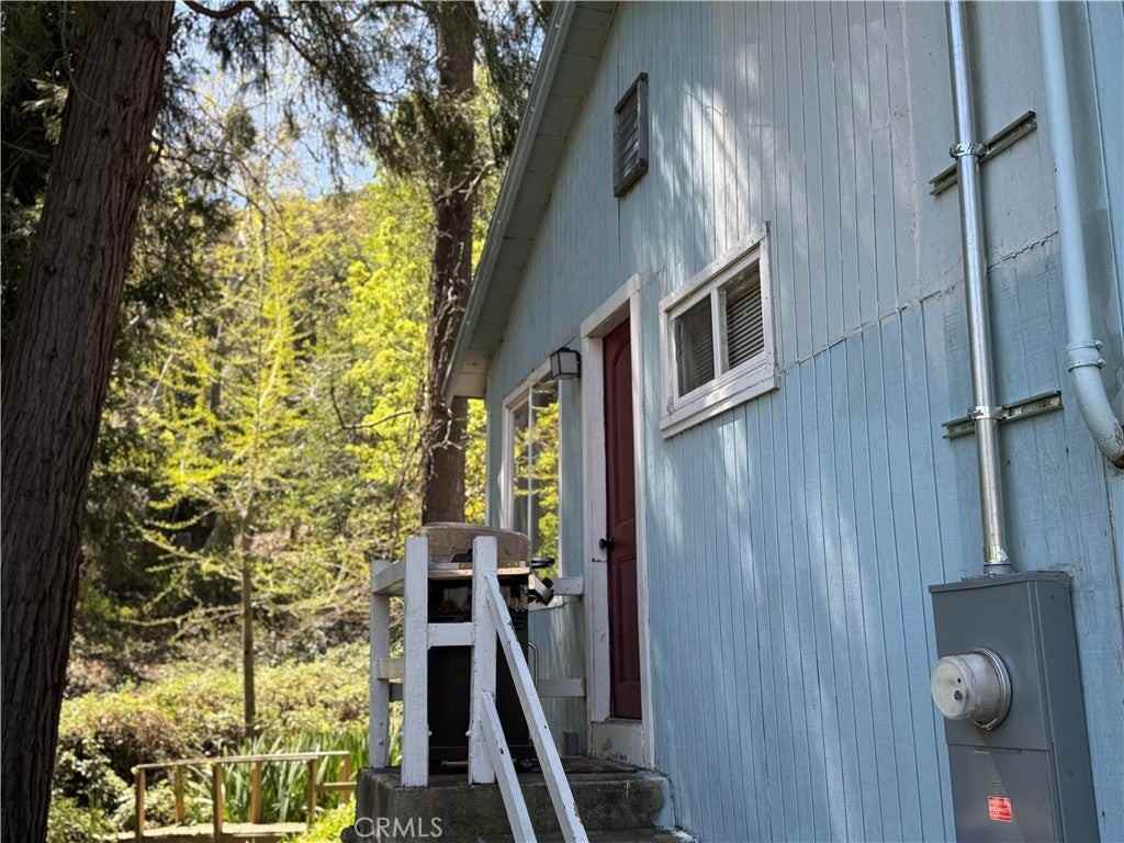 14043 Meadow Ln - Photo 3 of 7