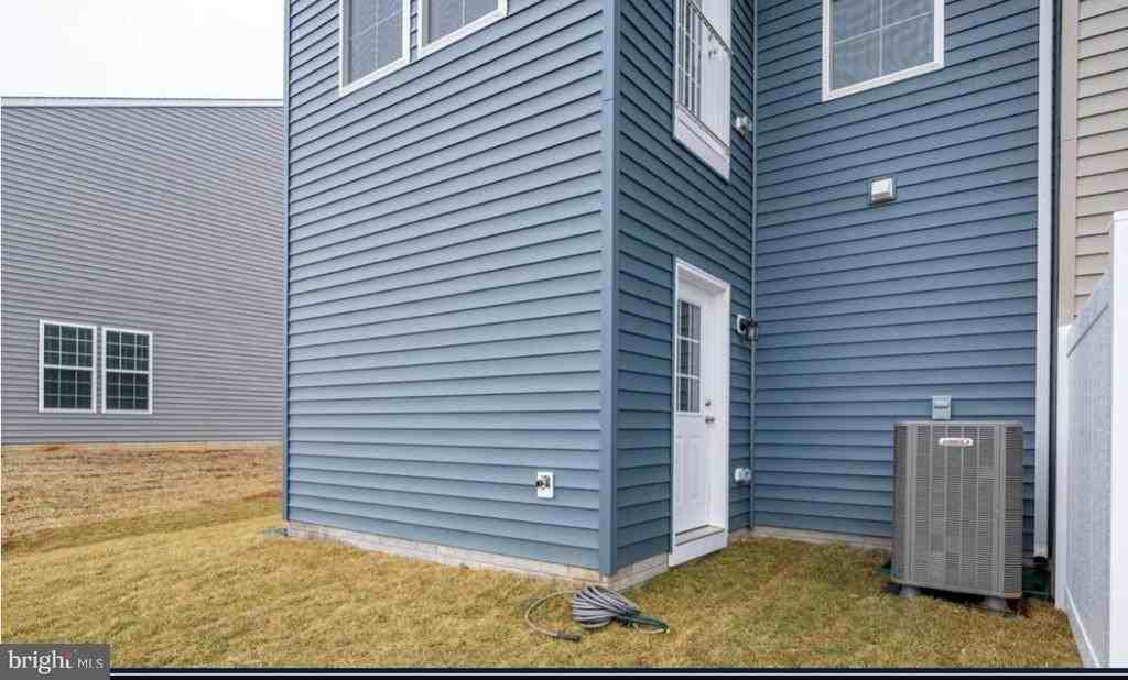 413 Hillsdale Pl - Photo 2 of 33