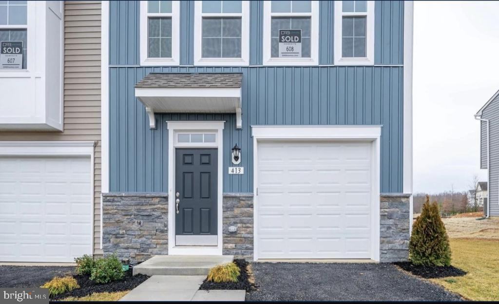 413 Hillsdale Pl - Photo 3 of 33