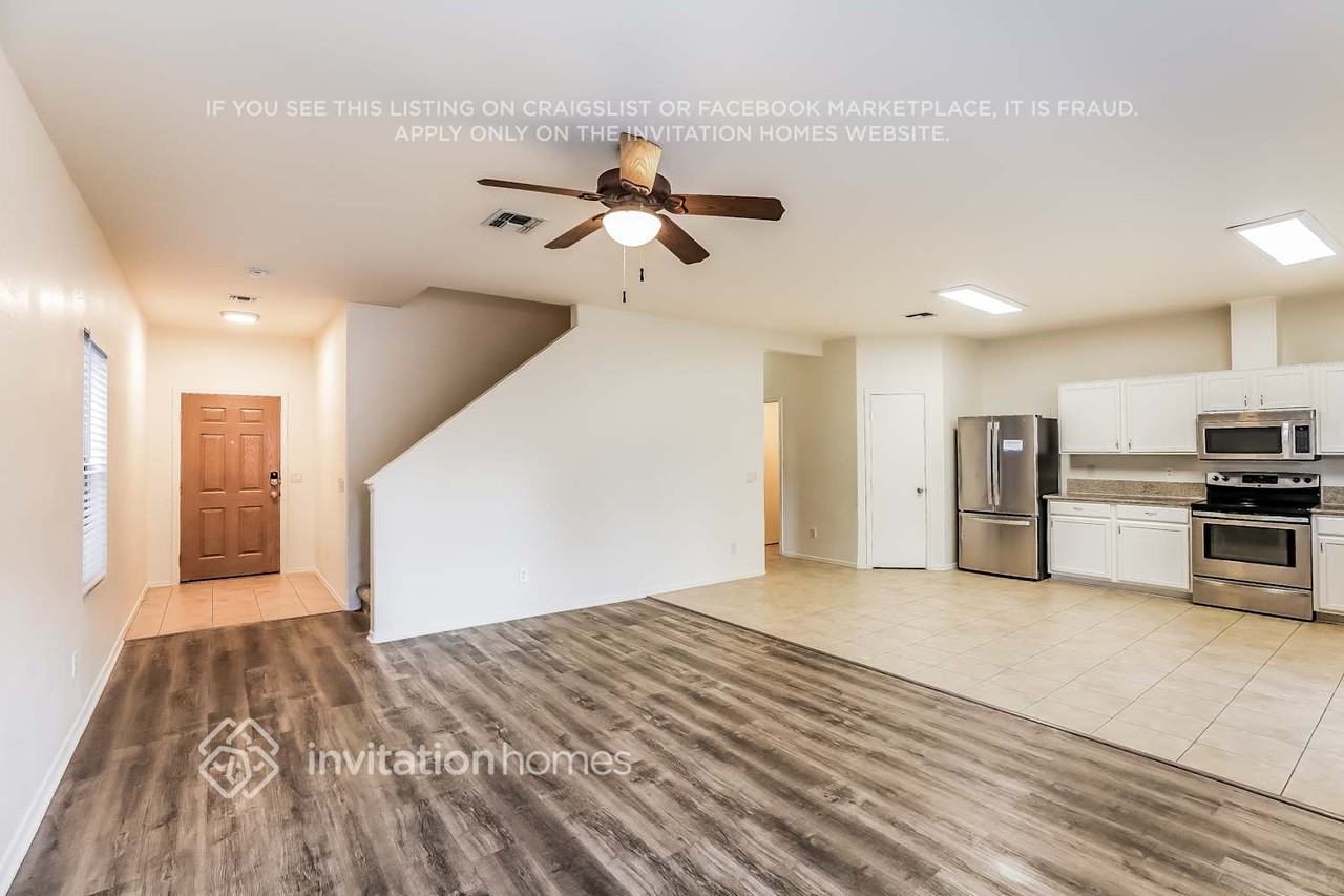 7031 W Lincoln St - Photo 2 of 15