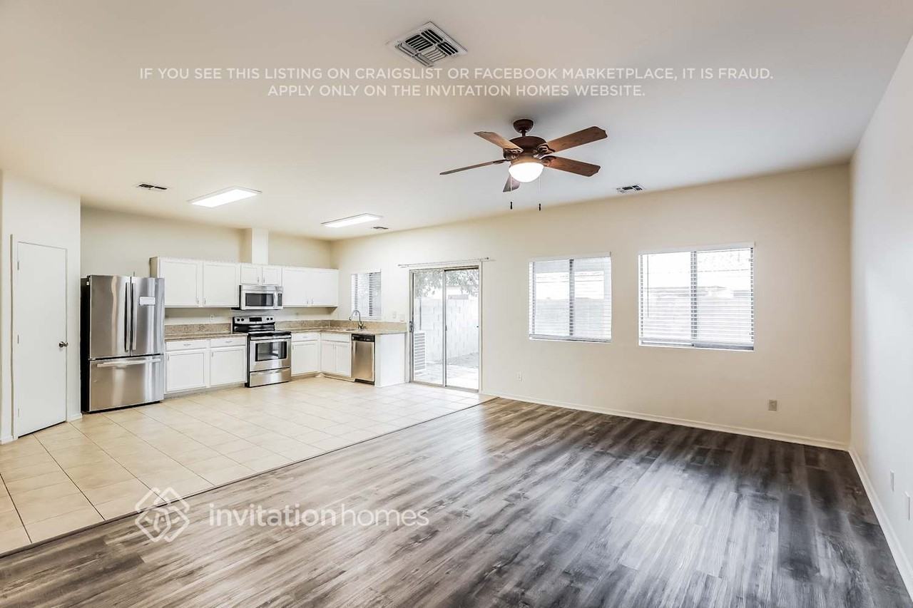 7031 W Lincoln St - Photo 3 of 15