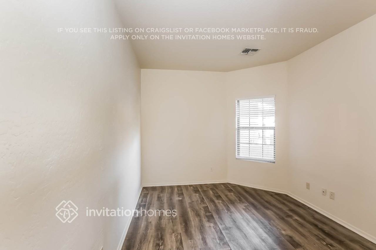7031 W Lincoln St - Photo 6 of 15