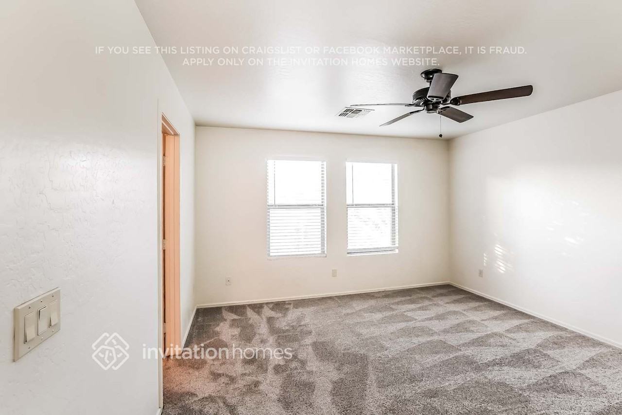 7031 W Lincoln St - Photo 7 of 15
