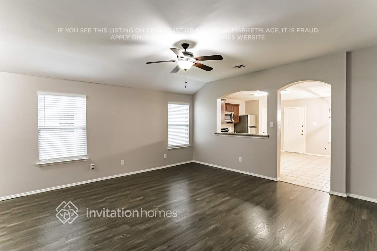 501 Hawthorn Dr - Photo 3 of 14