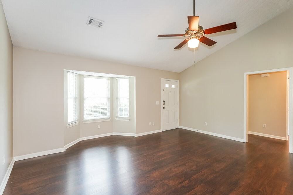 3209 Dockside Dr - Photo 4 of 17