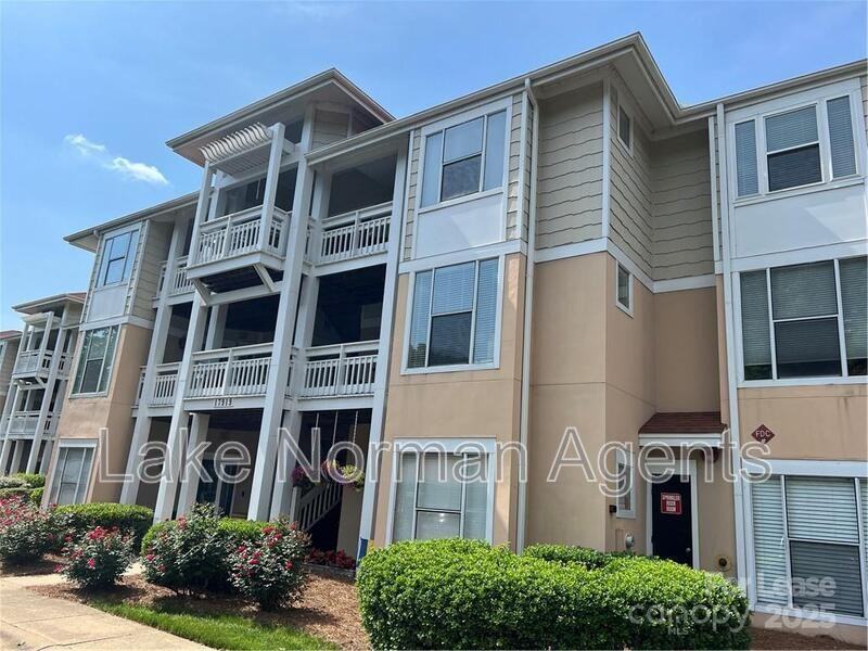 17919 Kings Point Dr - Photo 2 of 24