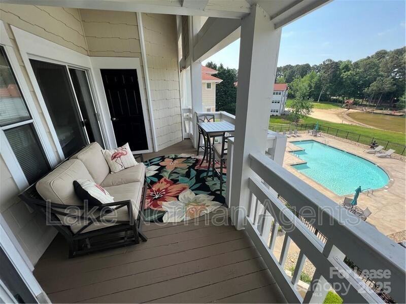 17919 Kings Point Dr - Photo 3 of 24