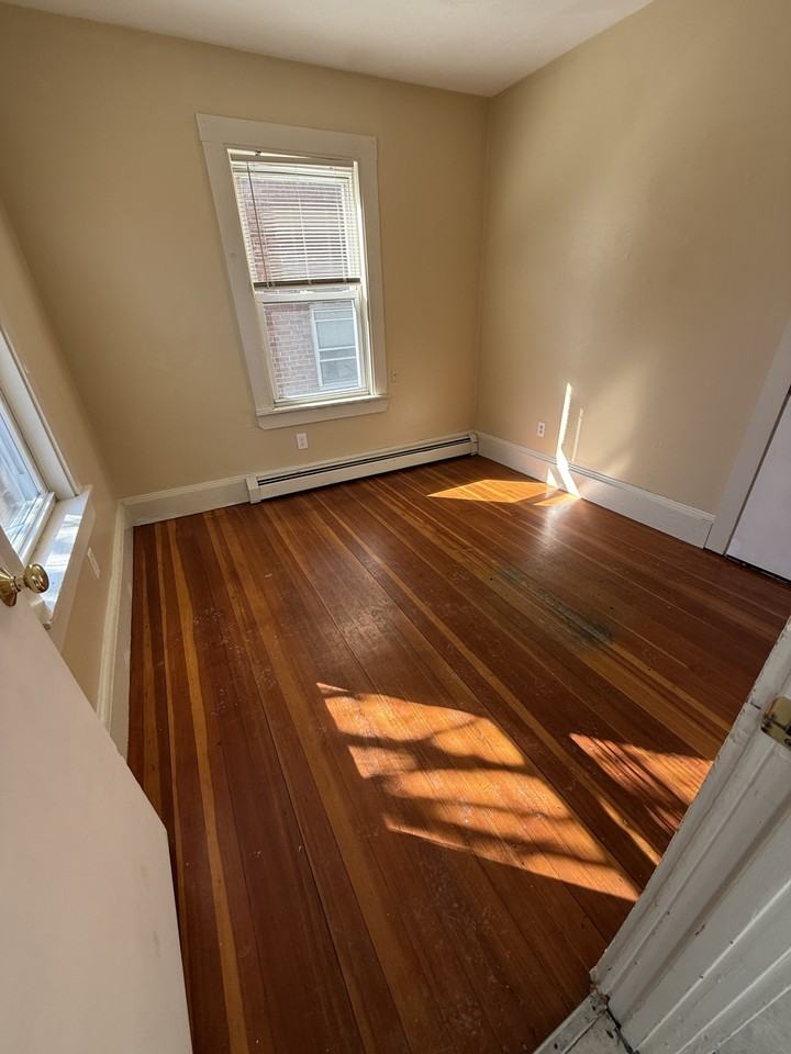 27 Salem Street - Photo 6 of 12