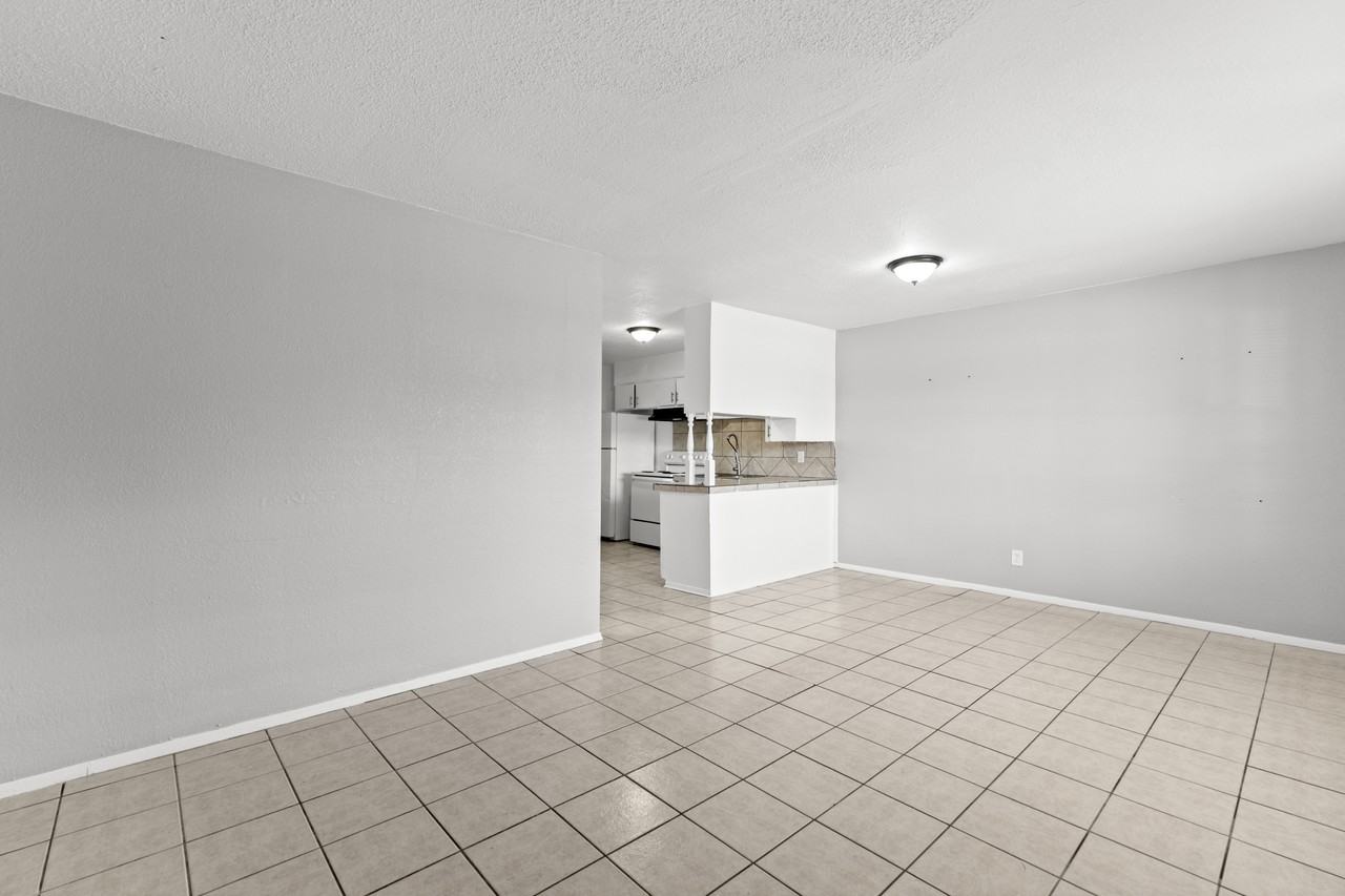 500 East Craven Avenue - Photo 3 of 10