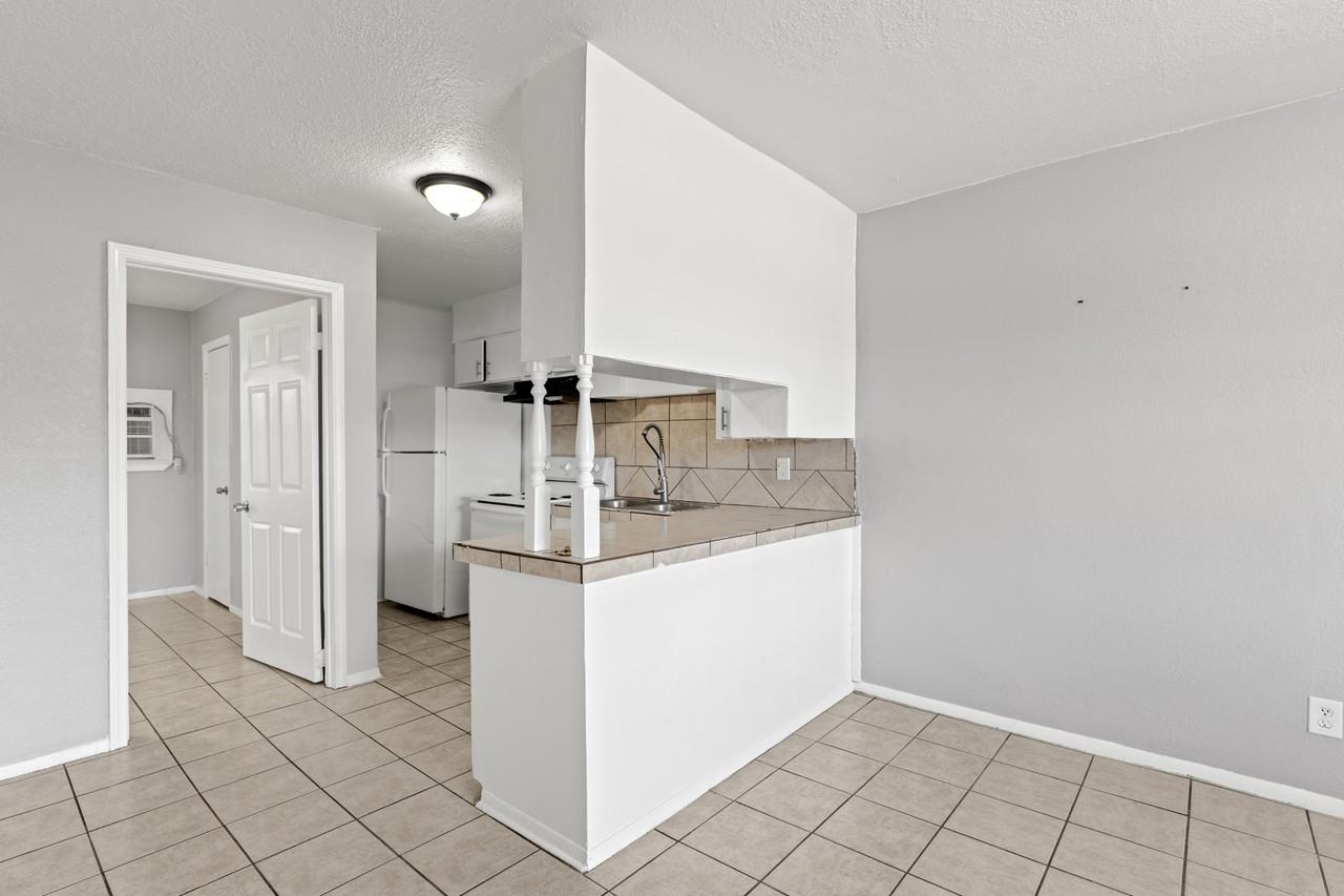 500 East Craven Avenue - Photo 4 of 10