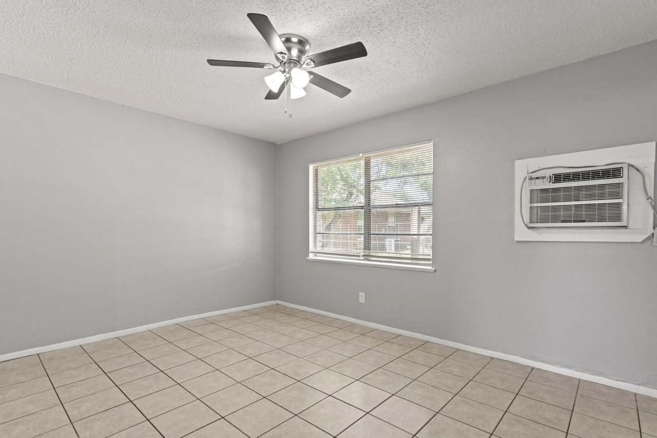 500 East Craven Avenue - Photo 7 of 10