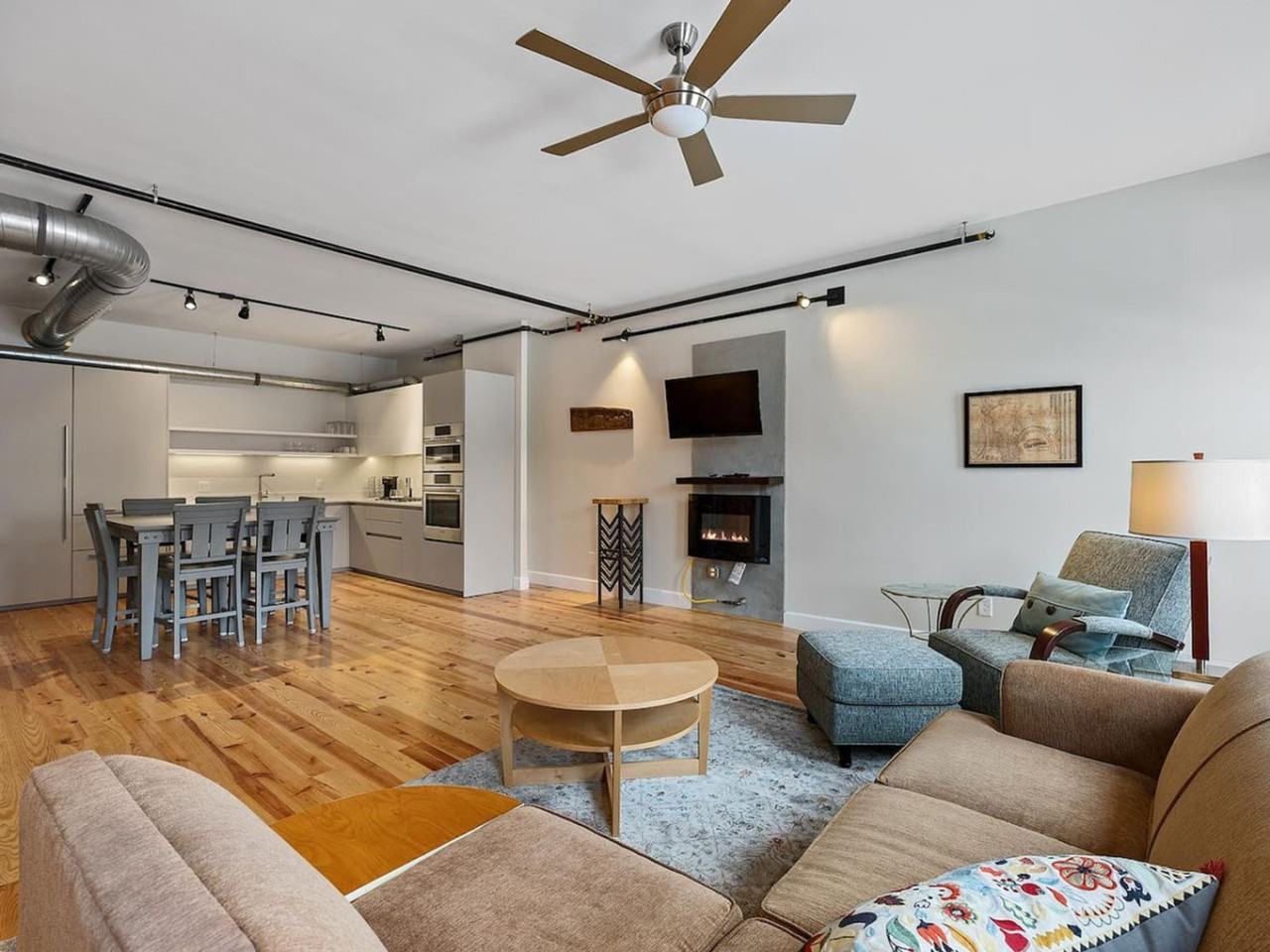 111 West Elder Street - Photo 3 of 50