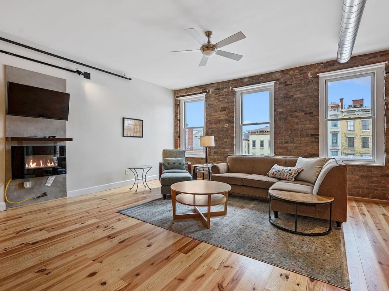 111 West Elder Street - Photo 5 of 104